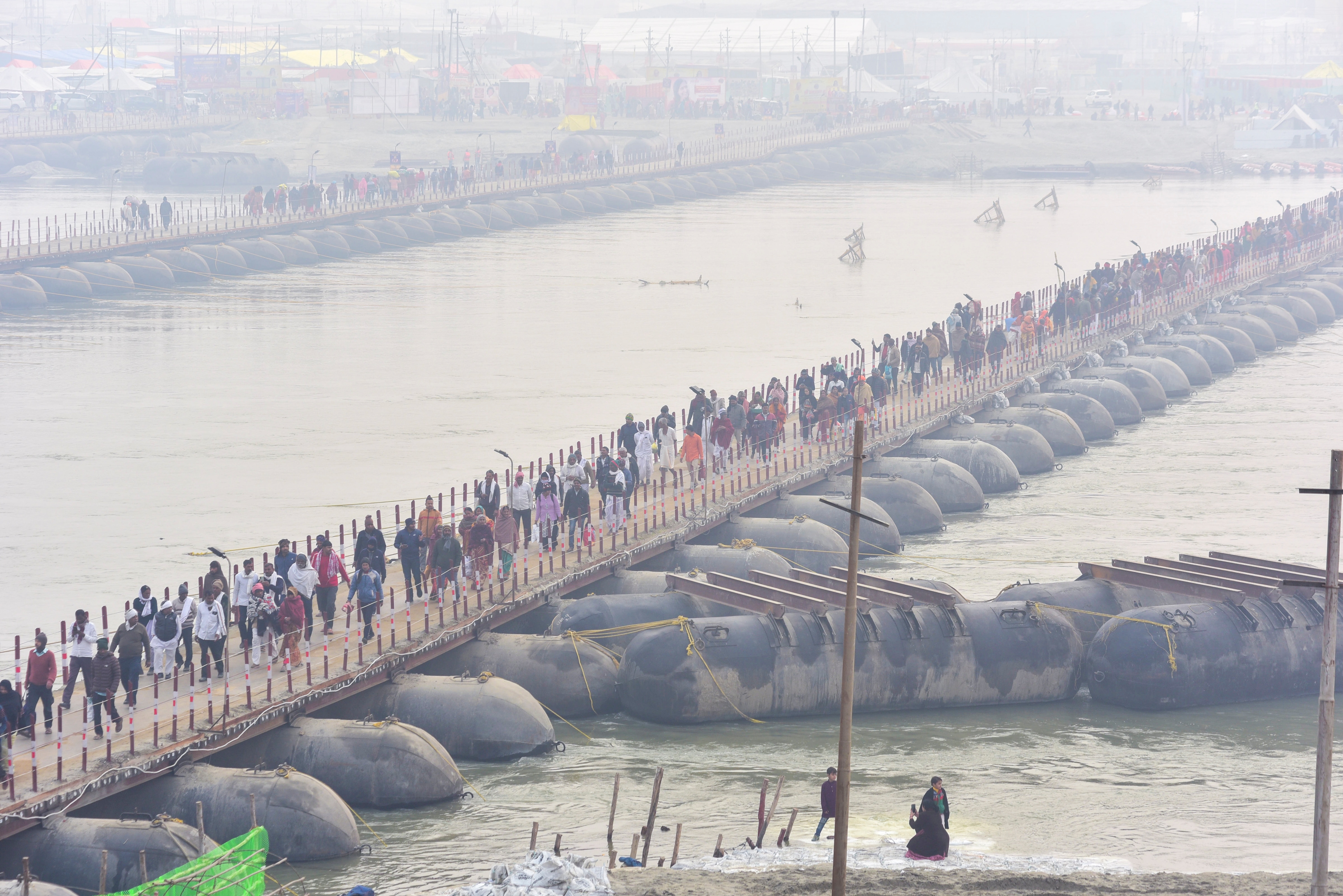 प्रयागराज: रविवार, 12 जनवरी, 2025 को उत्तर प्रदेश के प्रयागराज में महाकुंभ मेला 2025 से पहले श्रद्धालु संगम पहुंचे। (पीटीआई) प्रयागराज: रविवार, 12 जनवरी, 2025 को उत्तर प्रदेश के प्रयागराज में महाकुंभ मेला 2025 से पहले श्रद्धालु संगम पहुंचे। (पीटीआई)
