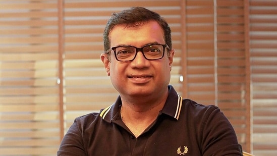 चालुवे गौड़ा, होमबेल फिल्म्स के सह-संस्थापक हैं, जो महावतार नरसिम्हा के पीछे स्टूडियो हैं।